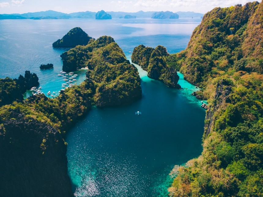 Lagons turquoise et falaises calcaires de Palawan