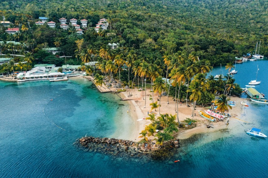 Plage de Rodney Bay avec ses eaux cristallines