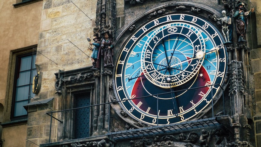 Vieille ville de Prague et son horloge astronomique