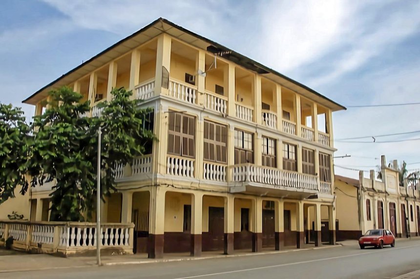 Bâtiment colonial espagnol emblématique à Malabo